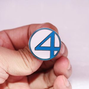 Badge Logo 4 – Émail Métal Inspiré des Quatre Fantastiques